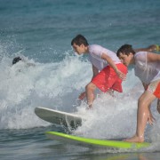 Nicolas + Alex surfing (1)